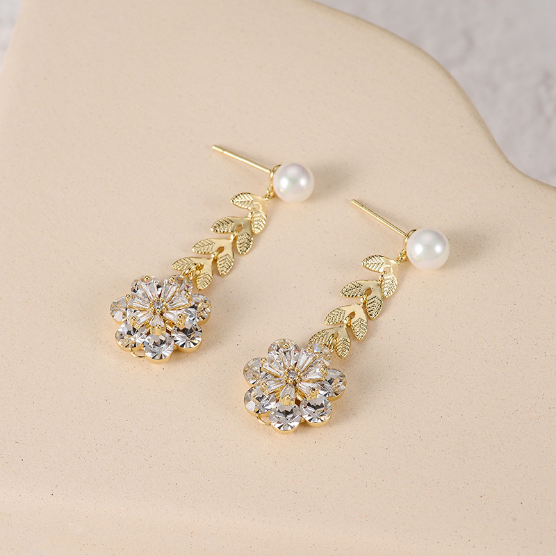 Temperament Female Gentle And Thin Natural Pearl Earrings