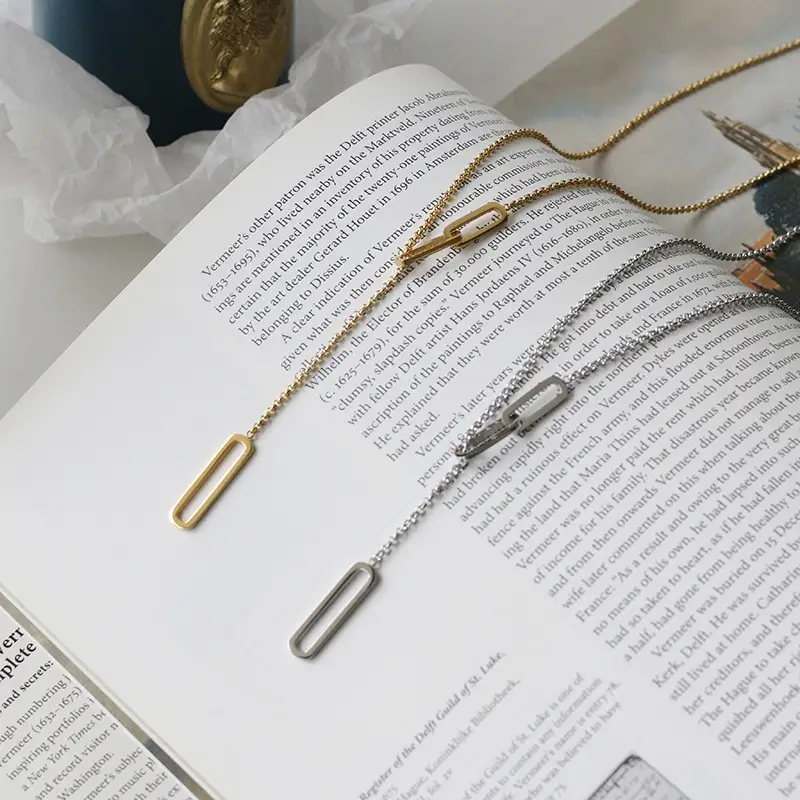 Simple Geometric Variety Of Wearing Square Sweater Chain