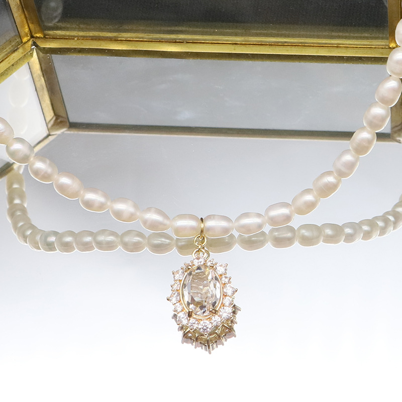 Title 3, Collier de perles d