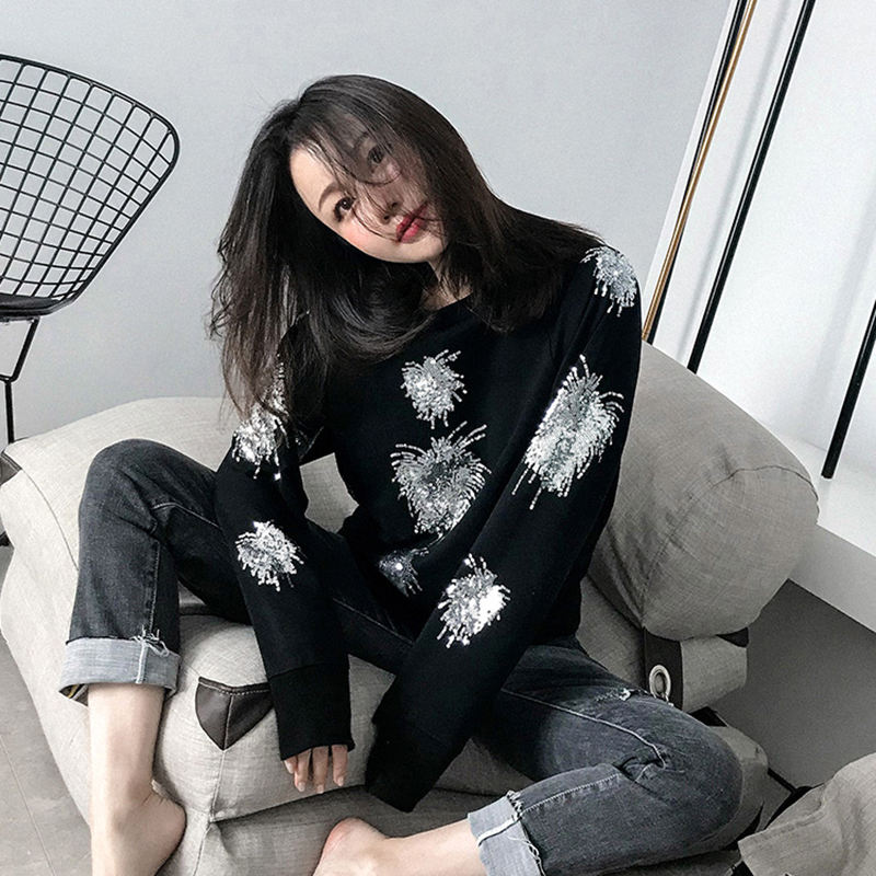Women Embroidered Knit Sweater With Long Sleeves