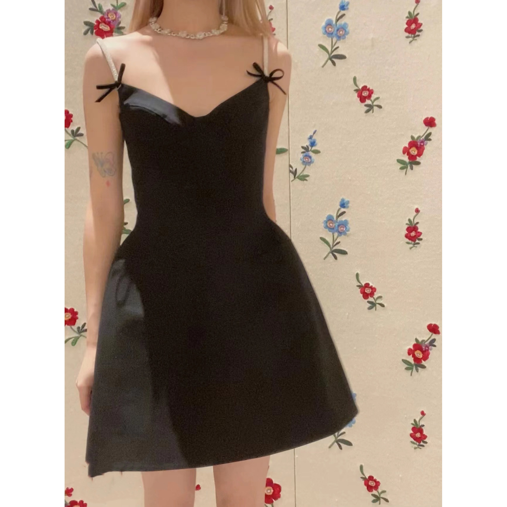 Simple And Fashionable Korean Slimming Design Sense Sling Dress