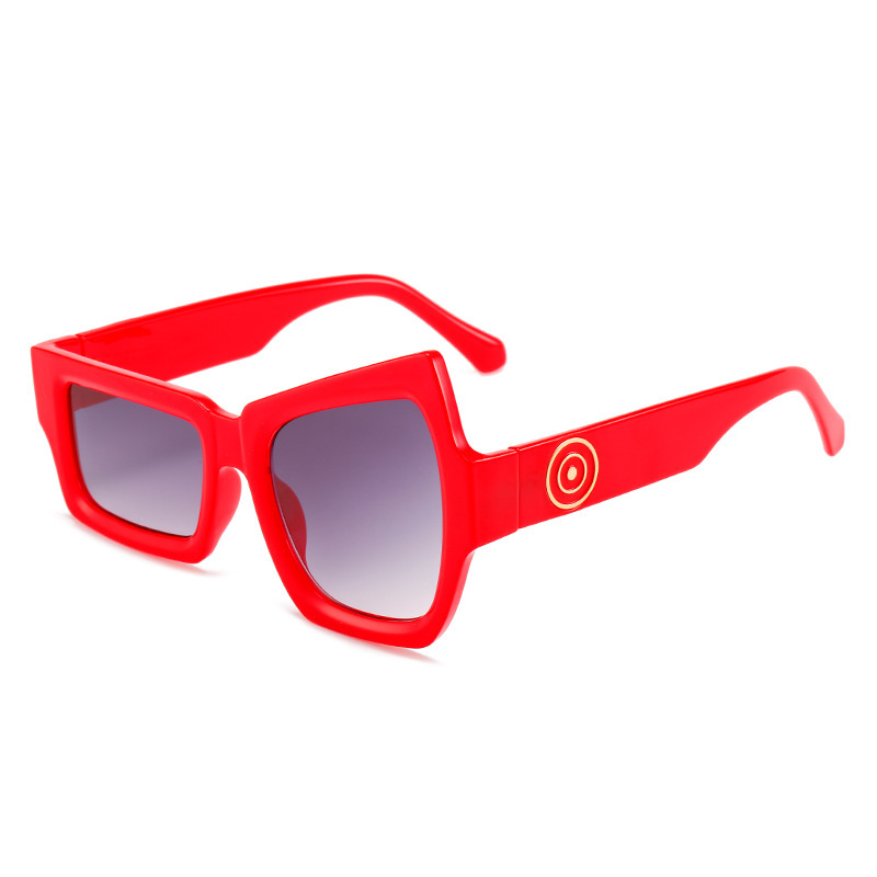 Irregular Candy-colored Sunglasses On The Catwalk - Image 5