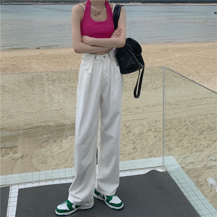 Women's Loose Fitting Straight Leg Jeans