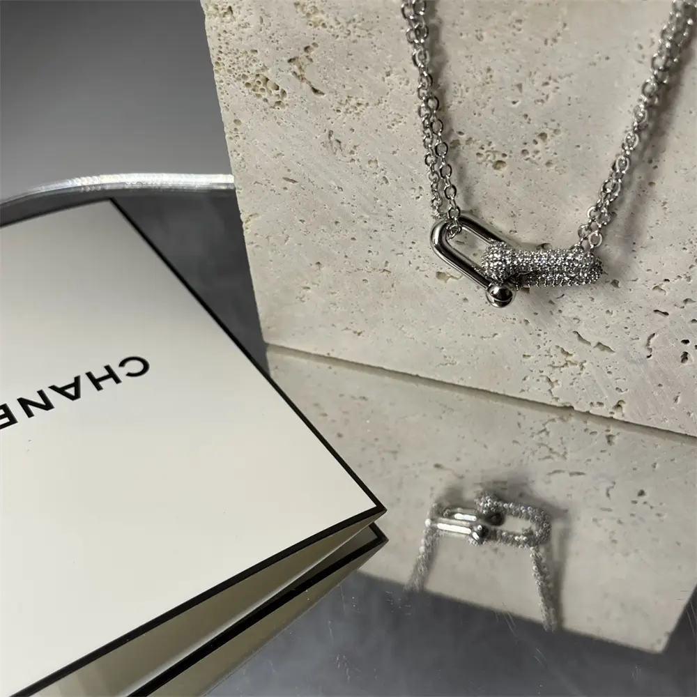 U-shaped Horseshoe Buckle Gold Plated Diamond Necklace