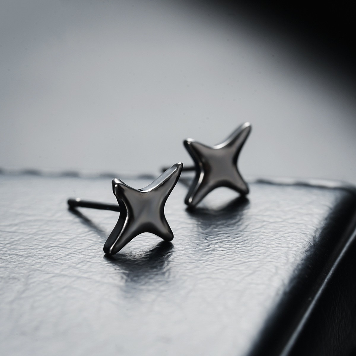 Popular 2026 Trendy Unisex Earrings, Luxury Texture Men Stud Earrings, Retro Vintage Clip On Ear Ornaments For Fashion Ladies
