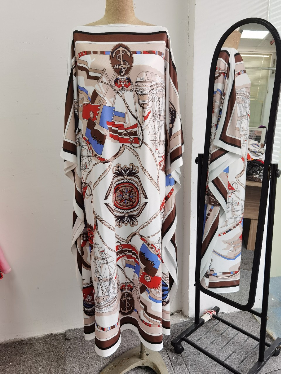 New Printed Knitted Silk Dress With Large Sleeves And Loose