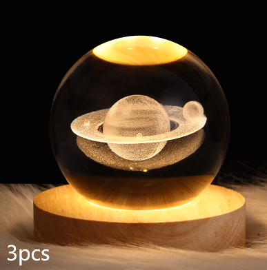 Kleine nachtlamp met kristallen bol, sterrenhemel en planeten – massiefhouten lampvoet, zonnestelsel 6 cm, 2 stuks
