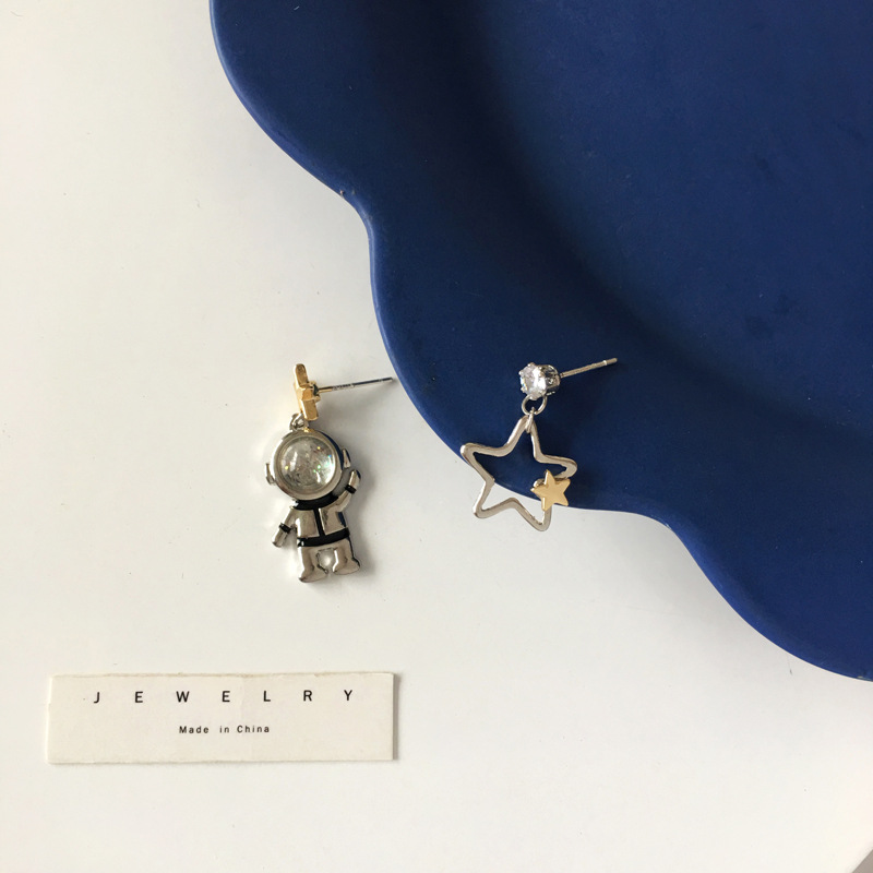 Sweet And Lovely Star Asymmetric Earrings With Diamond Earrings