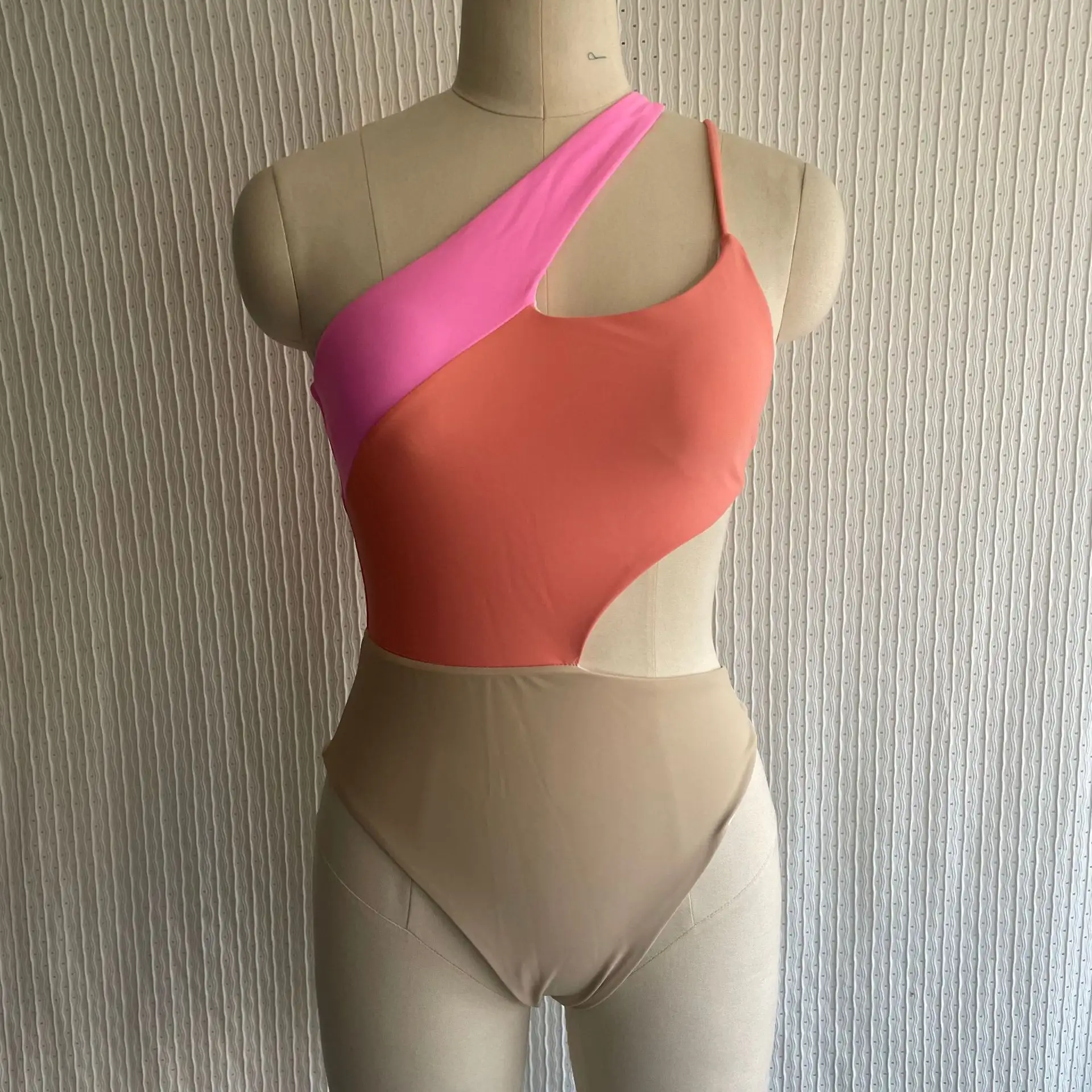 One Piece Fashionable Contrast Color Swimsuit
