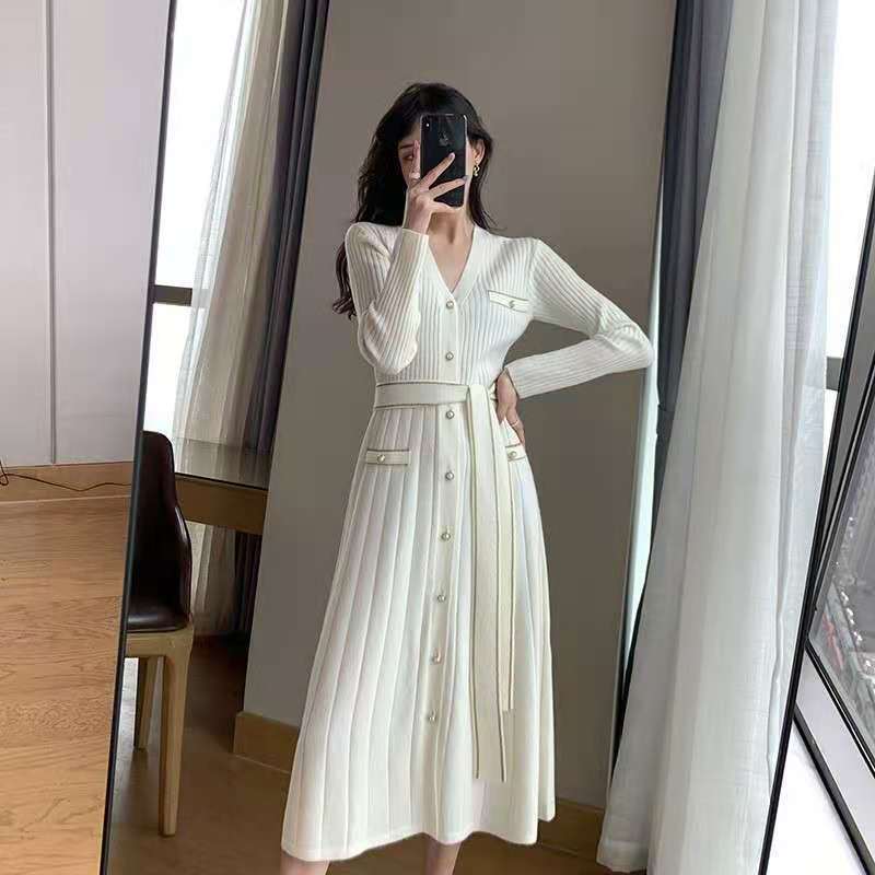 V-neck French Waist Slim Looking Base Overknee Dress