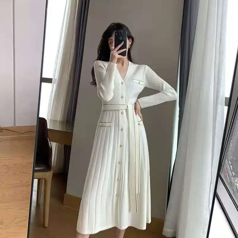 V-neck French Waist Slim Looking Base Overknee Dress