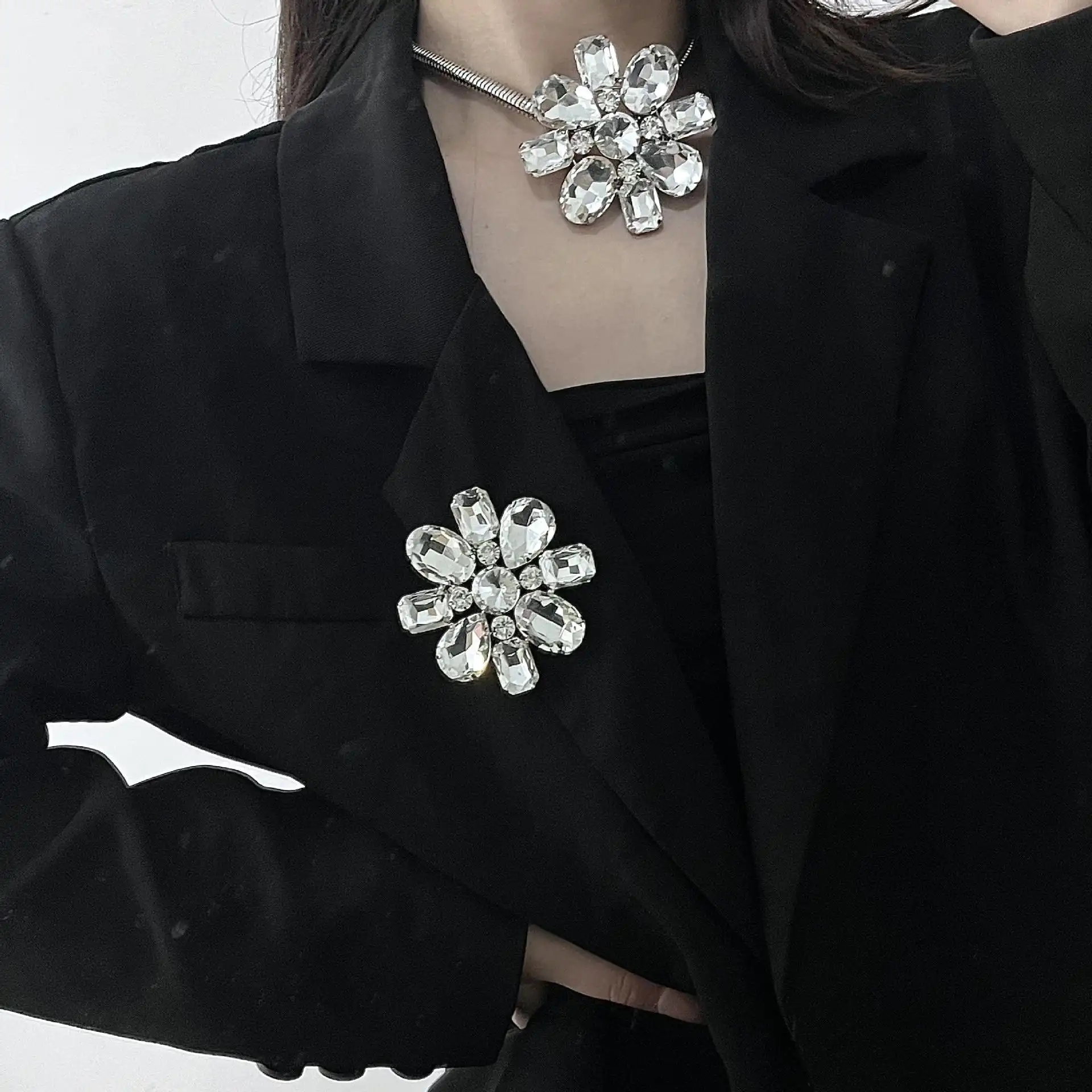 Retro Exaggerated Big Crystal Flowers Choker Necklace