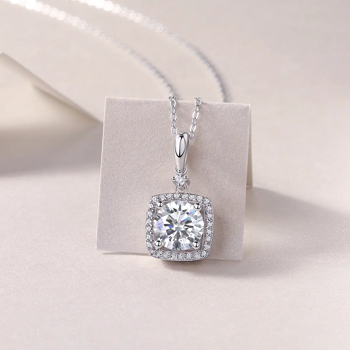 1Innocence - A Fashionable And Luxurious Diamond Jewelry Piece Set With 2-carat Moissanite S925 Sterling Silver And Platinum-plated Pendant Prohibit Tk Sales