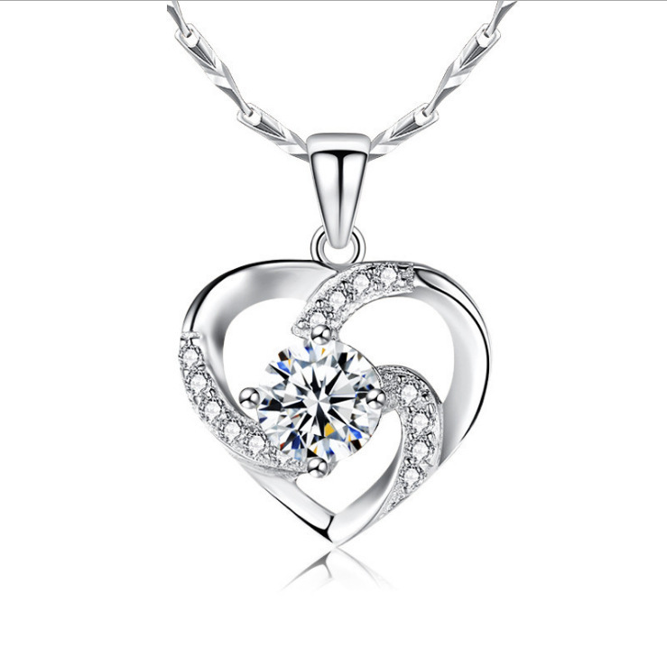 Korean Version Of The New Silver-plated Heart-shaped Pendant Female Love Diamond Necklace Clavicle Chain Simple Crystal Jewelry Wholesale
