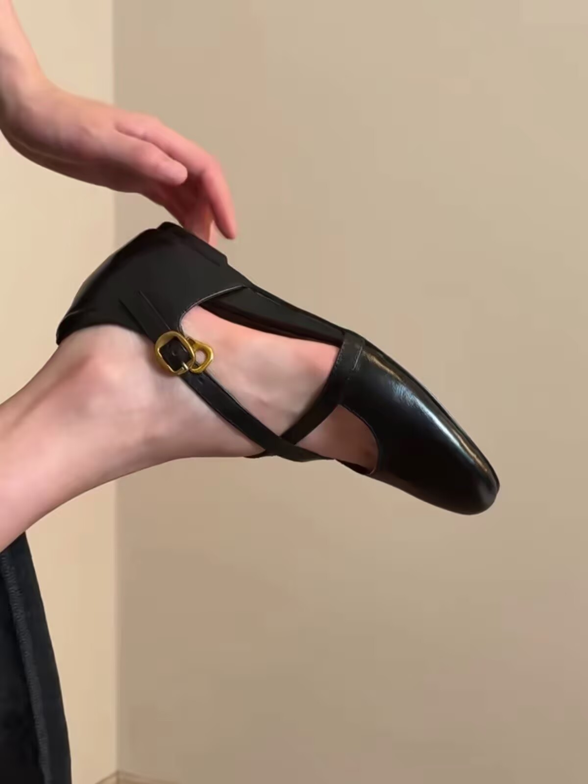 Women Vintage Cross Strap Hollow Mary Jane Flats, 2026 Summer Invisible Height Increase Commuter Shoes, Low Cut Design — view 5