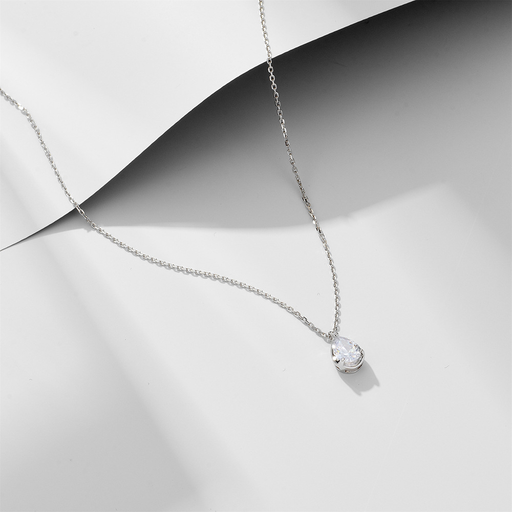 Women's Fashion Minimalistic Water Drops Zircon Pendant Necklace