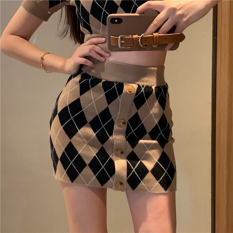 Vintage Diamond V-neck Short-sleeved Knitted Top