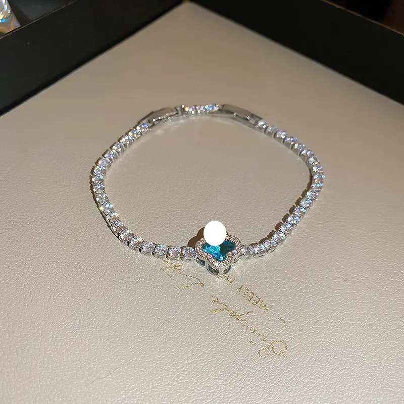 Western Style Cubic Zirconia Love Heart Bracelet Dainty Premium Bangle Chic Unique Trendy Fashion Jewelry