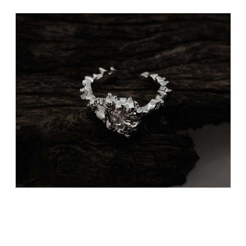 Small Design Cold Wind Irregular Lava Design Zircon Inlaid  Ring