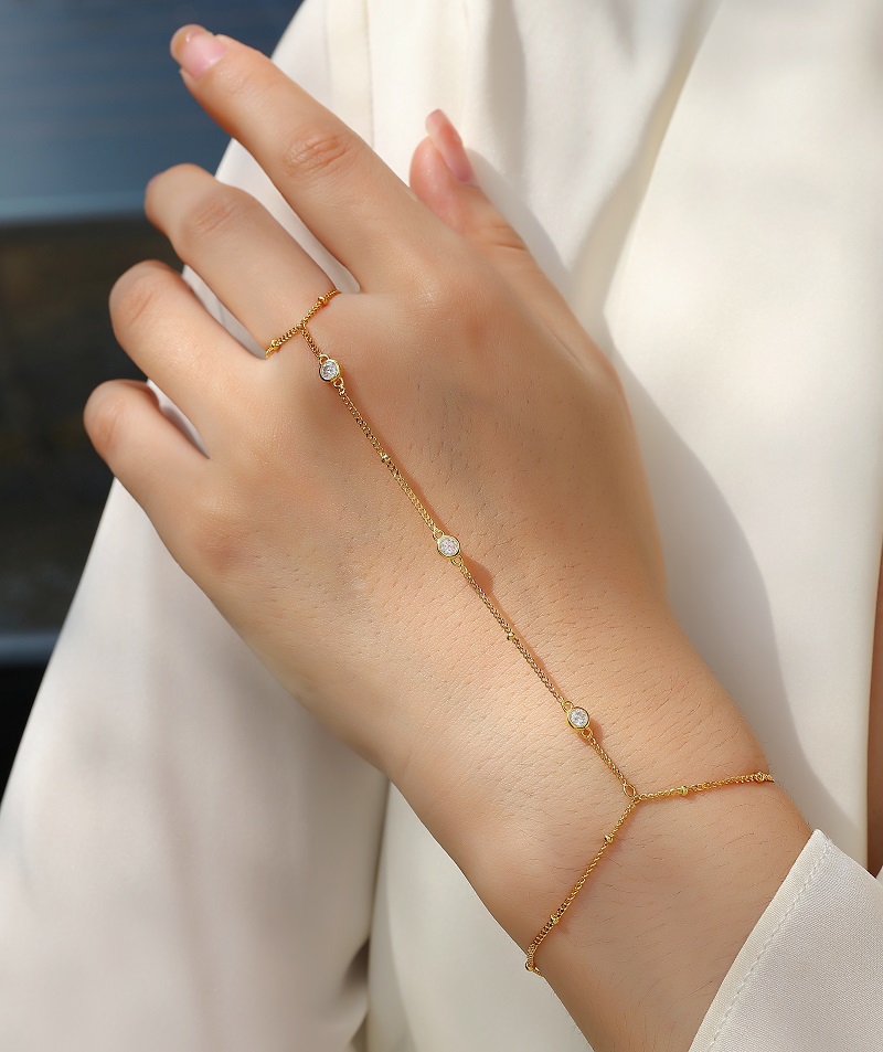 Set With Top-quality Moissanite, This Luxurious And Fashionable Light Luxury Trend Jewelry Silver Bracelet Is Made Of S925 Silver Electroplated With Platinum - Jewelry & Watches