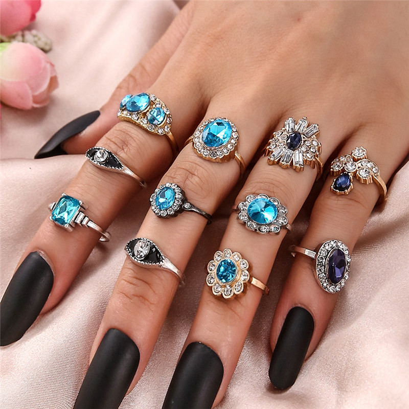Fashionable Temperament Diamond Ring With Blue And Black Gemstones