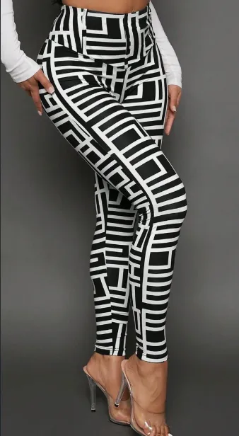 Casual Women Geometric Print Knitted Leggings Black And White - Shop at LoveMi