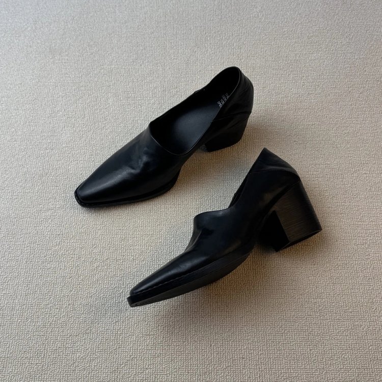 Pointed Toe Block Heel Pumps, picture 4 of 4