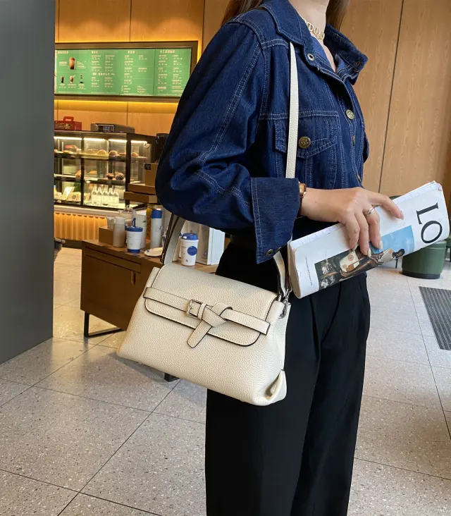 Women's Fashionable And Versatile Simple Crossbody Bag White - Shop at LoveMi