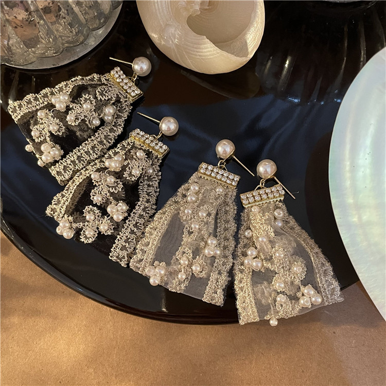 Dongdaemun, South Korea, The Same Vintage Lace Embroidery Pearl Earrings