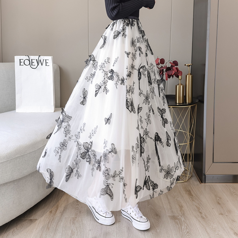 Title 3, Mid-length A-line gauze skirt offering a lightw...