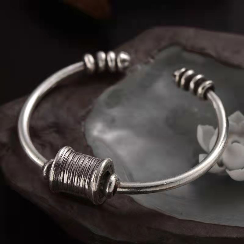 Manual Opening Retro Bracelet With Warp Spinner