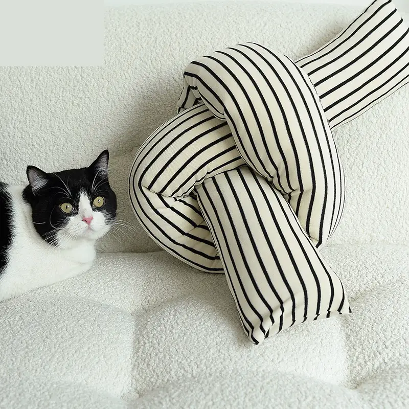 Knotted Waist And Shoulder Multifunctional Fun Pillow