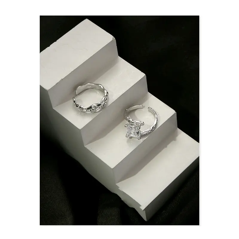 Niche Design With A Light And Luxurious Temperament Retro Opening Ring