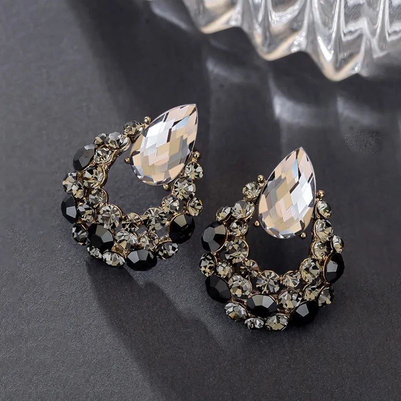 Black Minimalist Hollow Teardrop Paved Zircon Stud Earrings, Face Slimming Cold Minimalist Geometric High-End Rhinestone Earrings For Women
