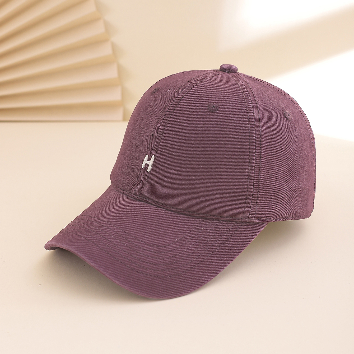 Solid-color Embroidered Letter'H'Baseball Cap With Adjustable Size To Make The Head Appear Smaller, Suitable For Various Occasions Such As Daily Shopping, Commuting And Leisure Activities.