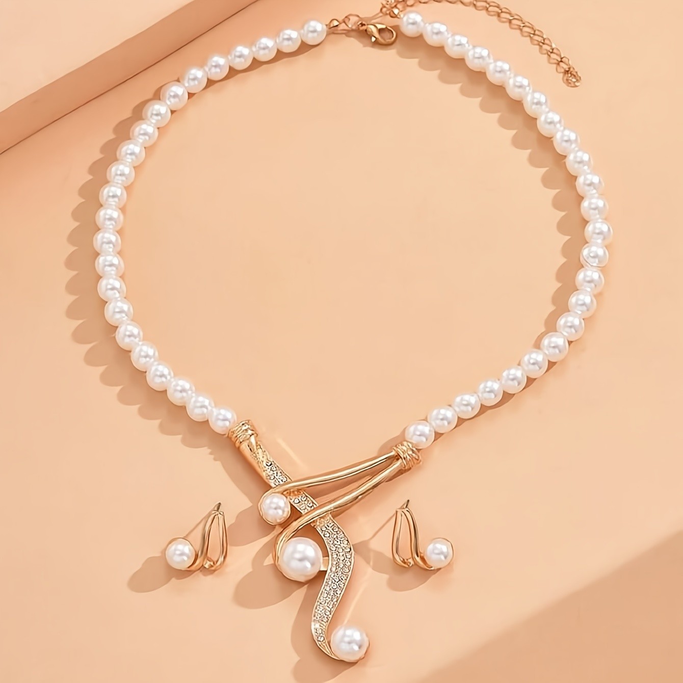 Elegant Pearl and Gold Pendant Necklace Set with Matching Earrings