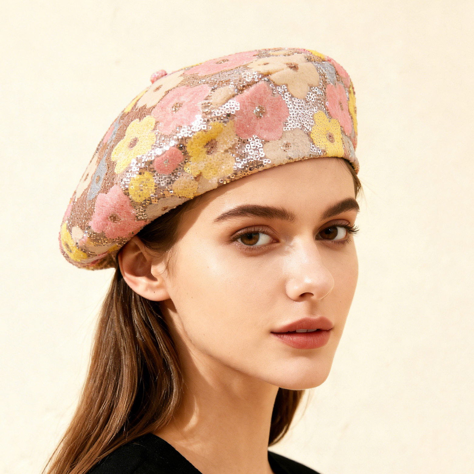 European And American Trendy Fashion Small Sequin Flower Beret, A Versatile Style That Suits All Occasions. A Painter's Hat, Perfect For Outdoor Photography.