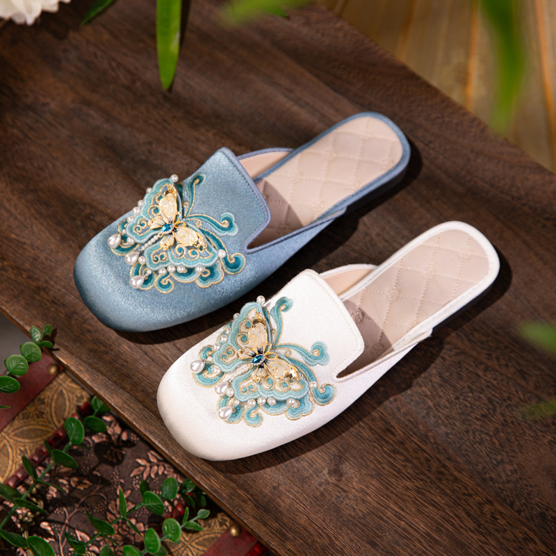 Handmade Butterfly Closed-Toe Mule Shoes For Women -Comfortable Flat Cloth Shoes, Hanfu & Qipao Shoes, Vintage Embroidered Flats