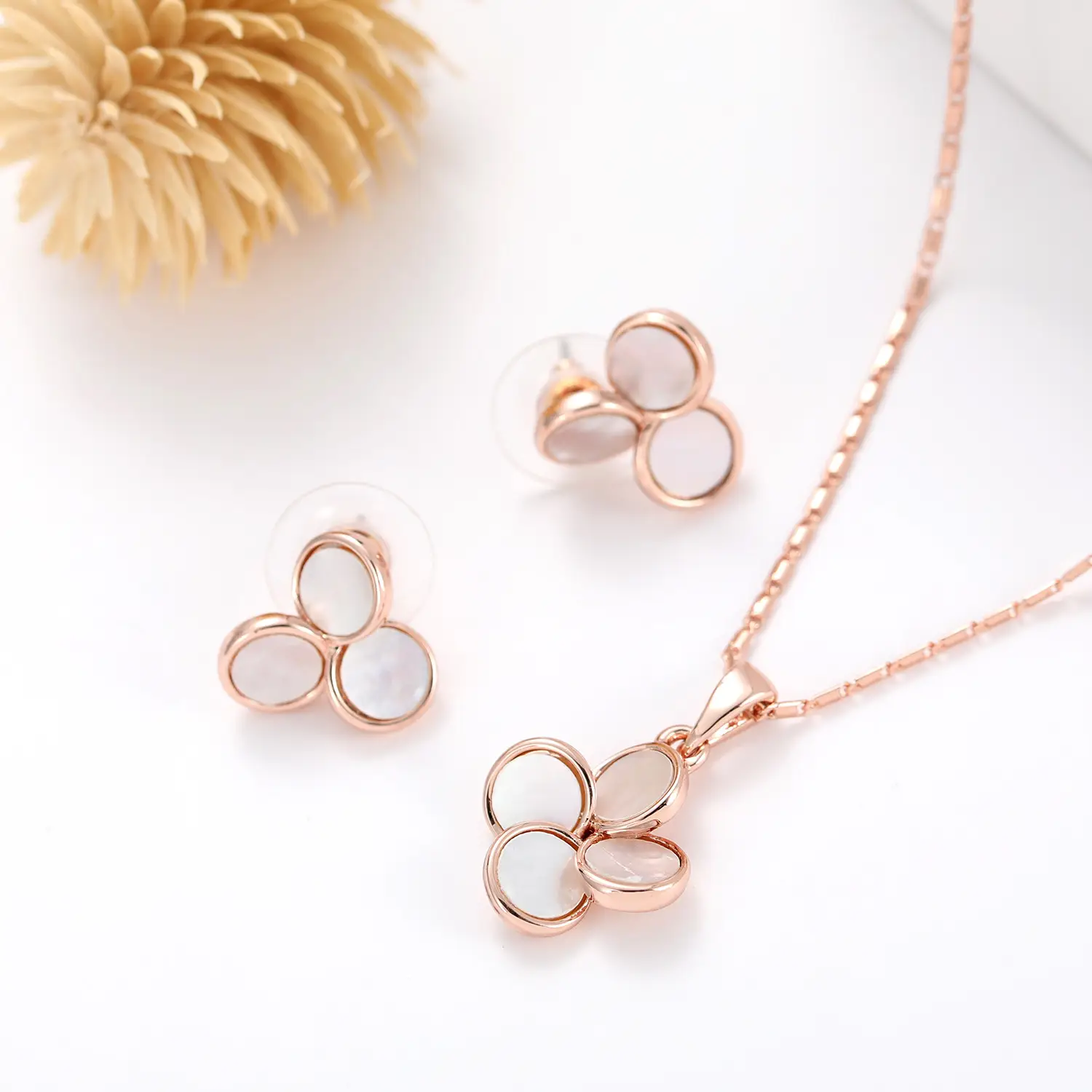 Alloy Shell Flower Necklace And Earring Set