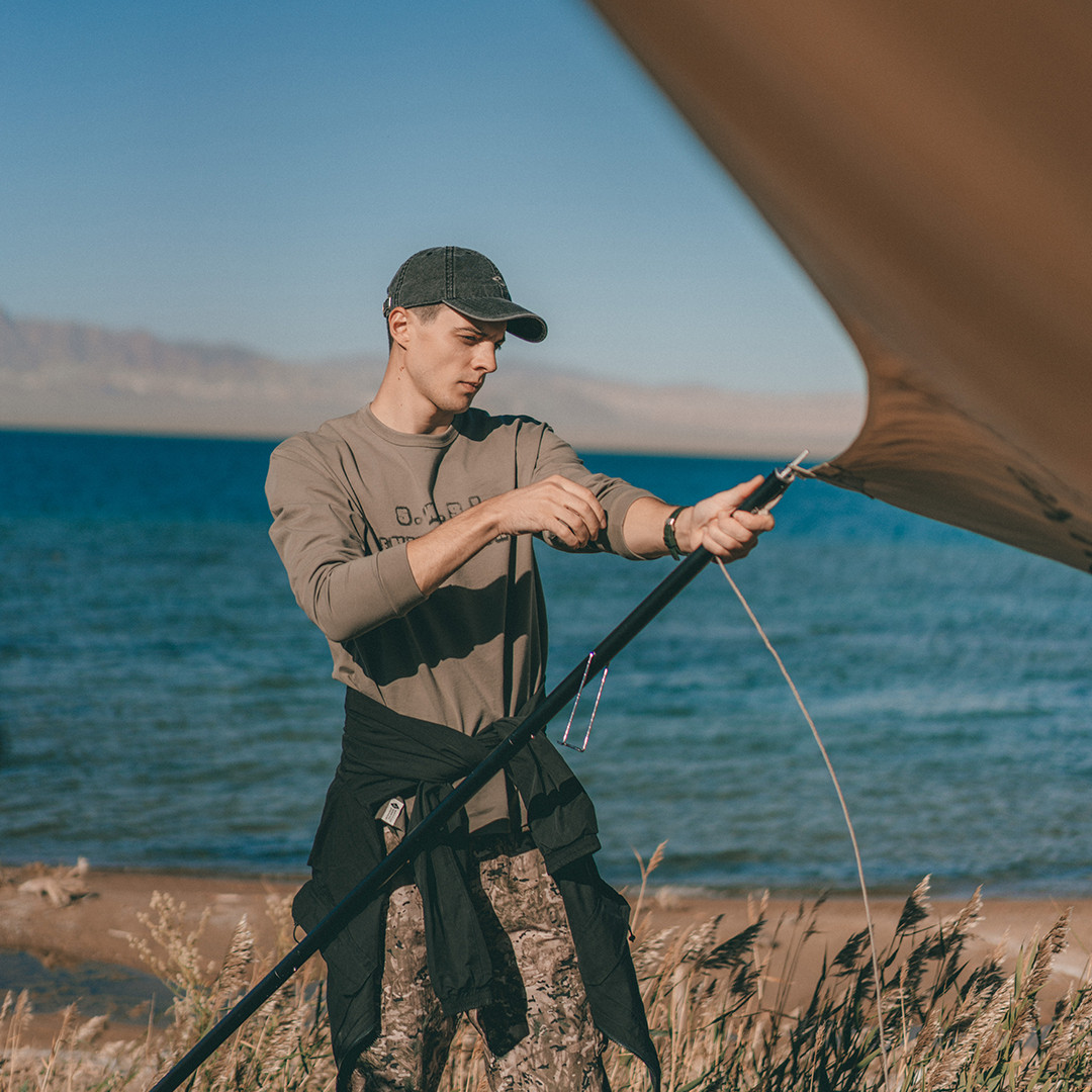 Men's Long Sleeve T-shirt With Three Needles Print
