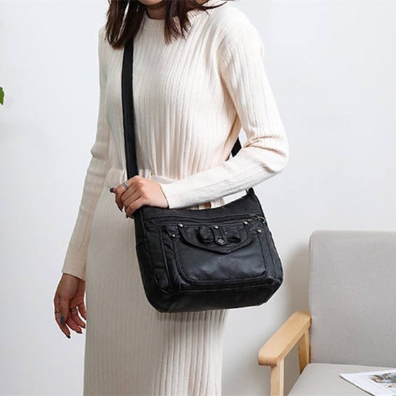 Leisure Shoulder Bag  Ladies Travel Straddle