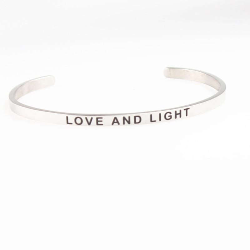 Title 6, Brazalete con letras de acero inoxidable de 4 mm