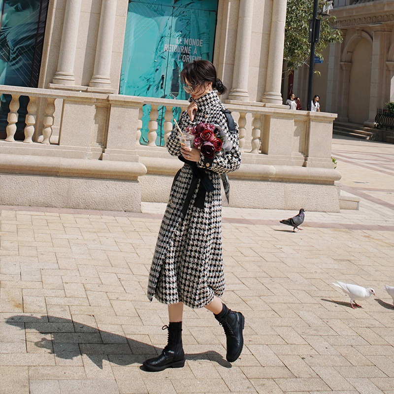 Retro Black Woolen Coat Waist Was Thinner