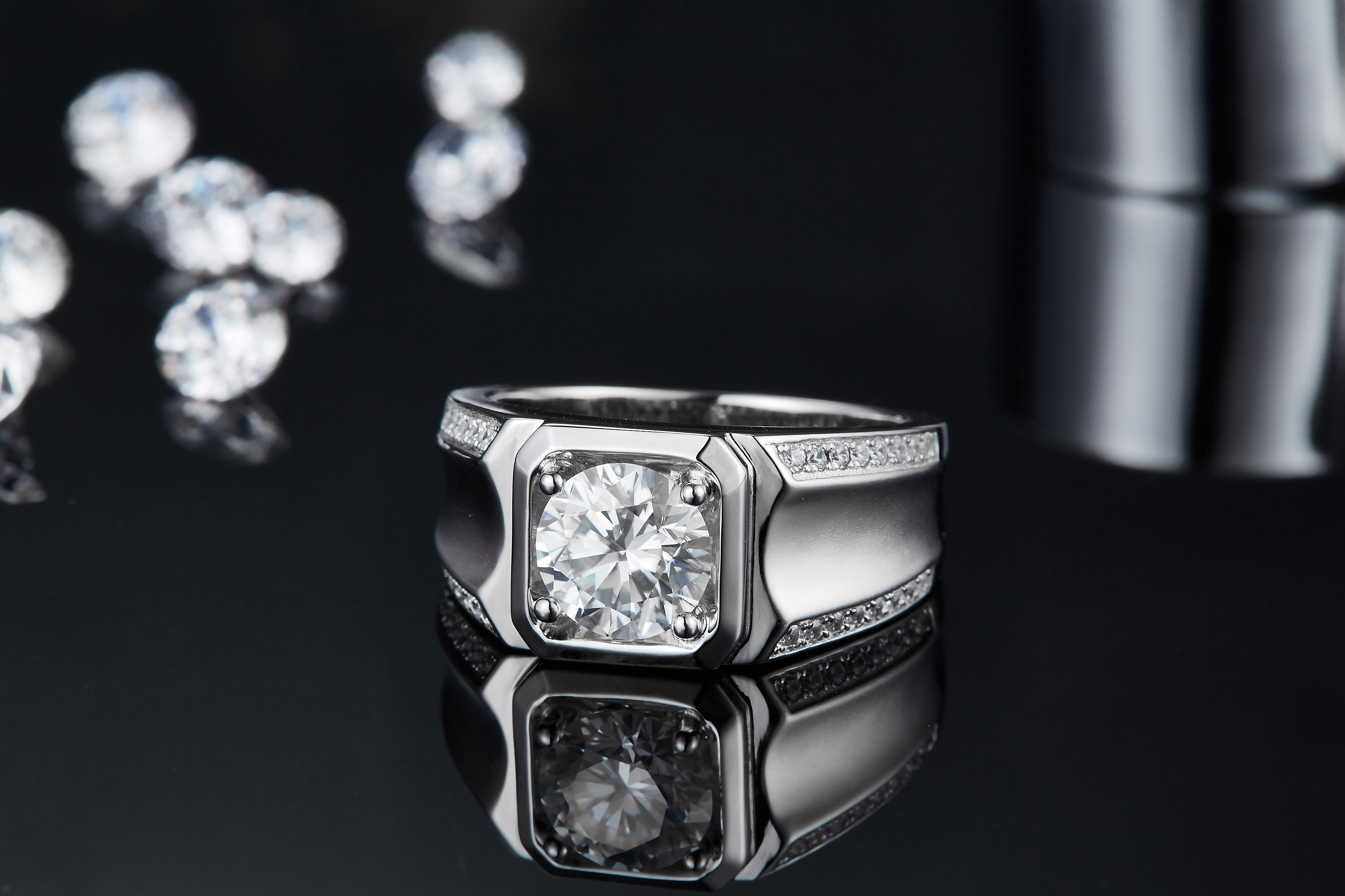 2-carat Or 3-carat High-quality Morganite-studded Luxurious And Fashionable Minimalist Trend Jewelry Silver Ring For Men. Made Of S925 Silver With Electroplated Platinum.