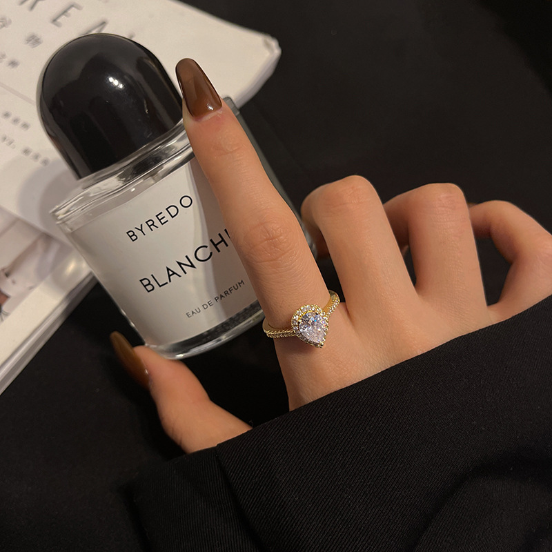 Women's Fashion Minimalistic Water Drops Zircon Ring