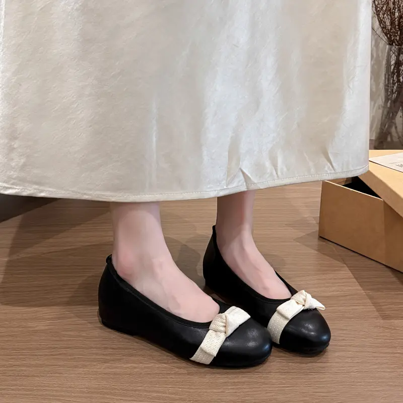 Women's 2026 Spring & Summer Silver Shoes, French Minimalist Bow Low-Cut Flats, Comfortable Elegant Commuter Built-In Height Increasing Shoes