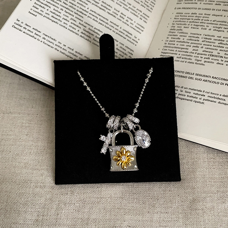 A Niche Retro Zircon Circle Tassel Necklace