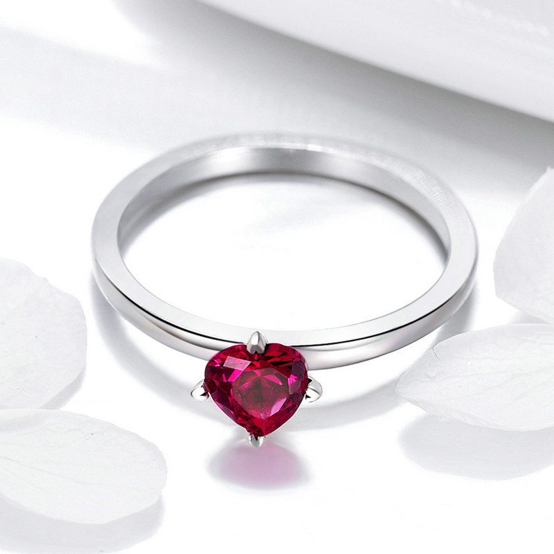Heart-shaped Ring Inlaid With Red Zircon