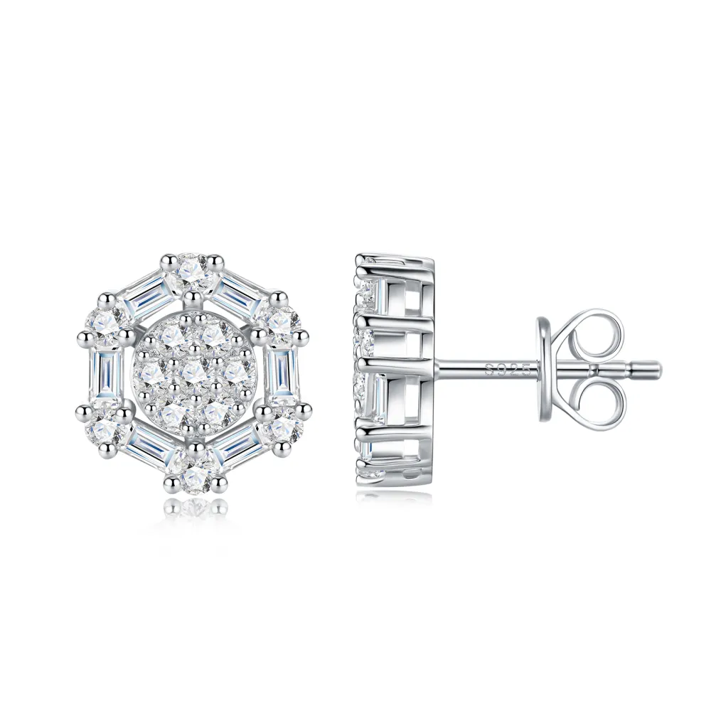 A Luxurious And Fashionable Minimalist Jewelry Earring Set Featuring Top-quality Moissanite Stones, Made Of S925 Silver Electroplated With Platinum.