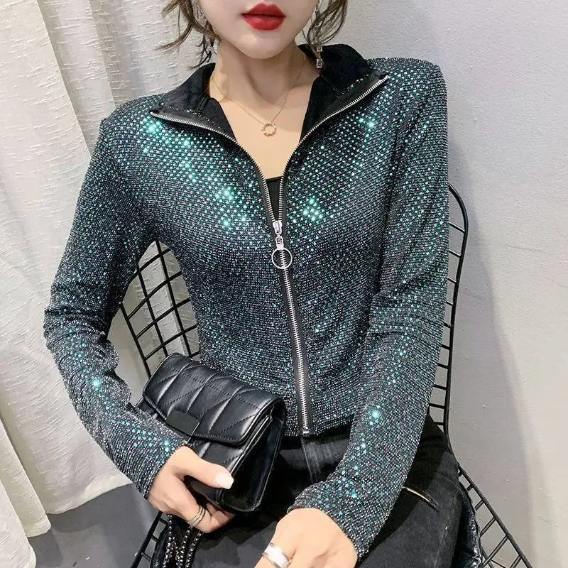 The Woman With The Short Coat Of Glitter - Green